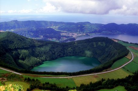 Landscape-in-S O-Miguel-island-Azores-by-Associacao-de-Turismo-dos-Acores-T09AUH3M